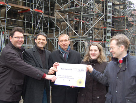 files/gaw/bilder/Nachrichten/2012 - Januar-Juni/GAW scheckuebergabe wittenberg.jpg